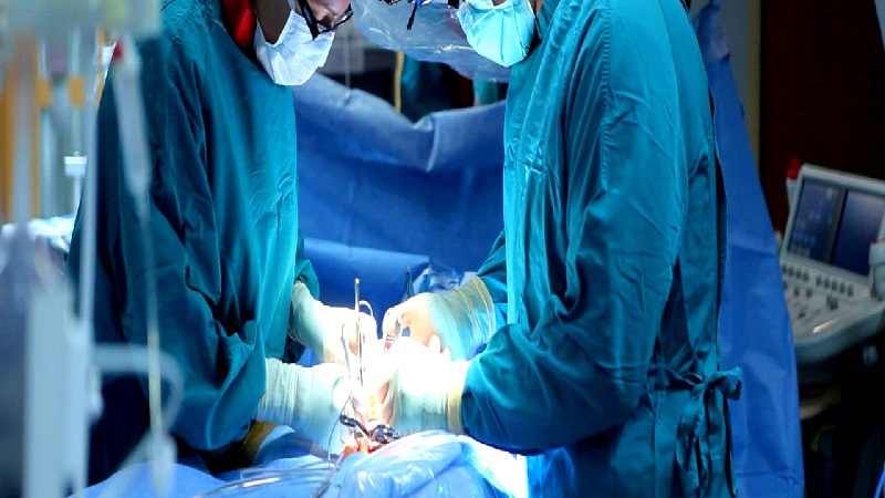  عمل جراحی کیست مویی یا سینوس پیلونیدال در کلینیک زارعی