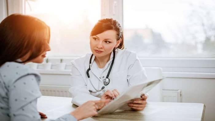 مشاوره پزشک زنان قبل از درمان زخم واژینال